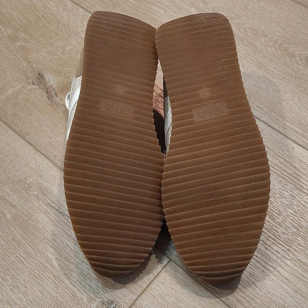 MIA Kabel P Shoes Women's Sz 7 Tan/White Retro Style Faux Suede Accents - Picture 6 of 7